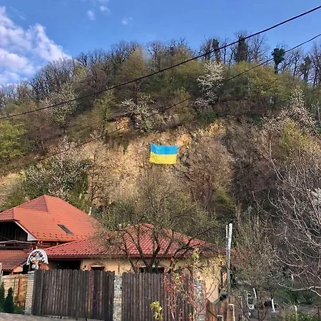 з 2 спальними кімнатами